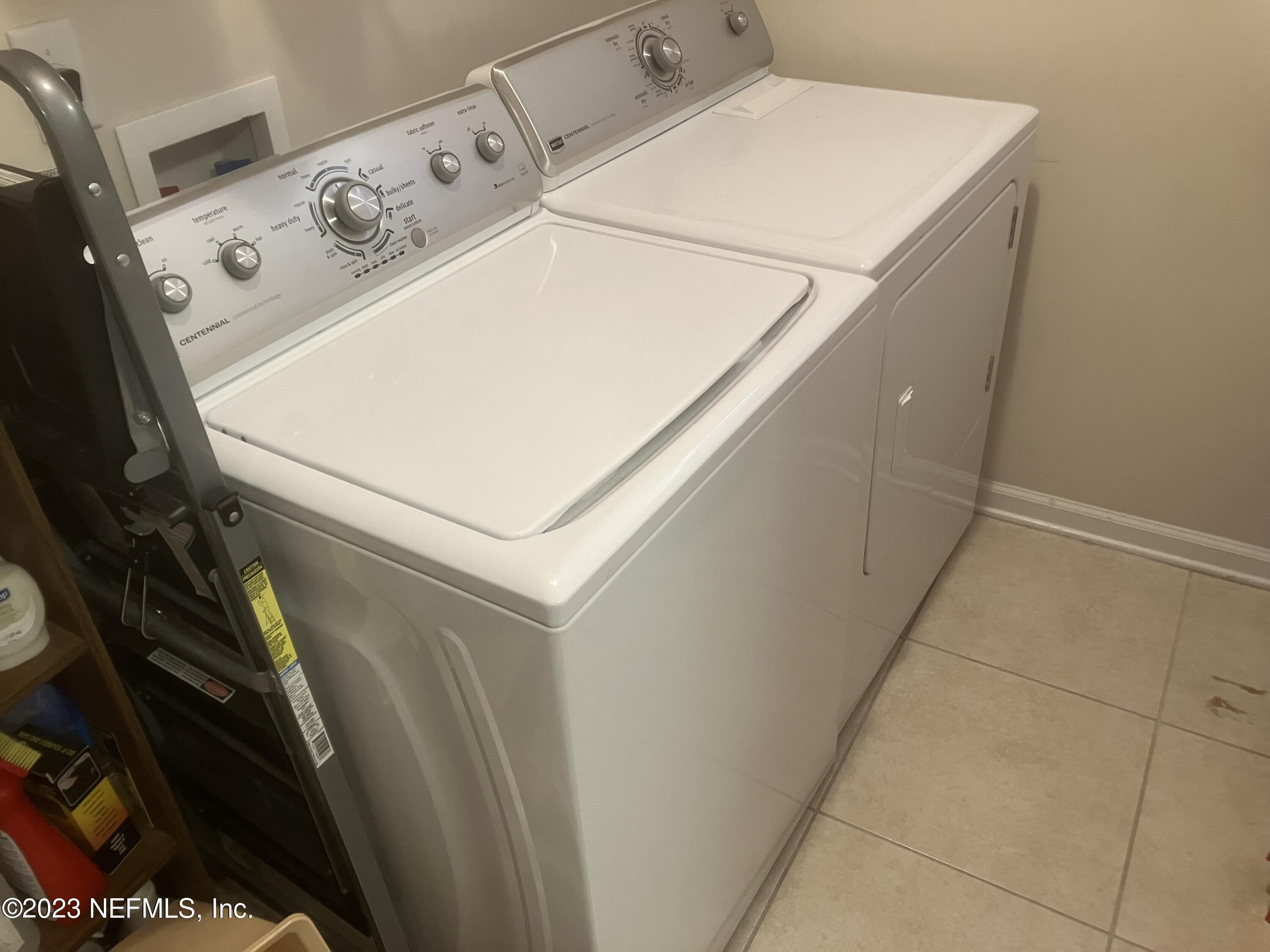 2406 Golfview Drive Fleming Island, FL 32003 - Photo 11 of 28 a utility room with dryer and washer