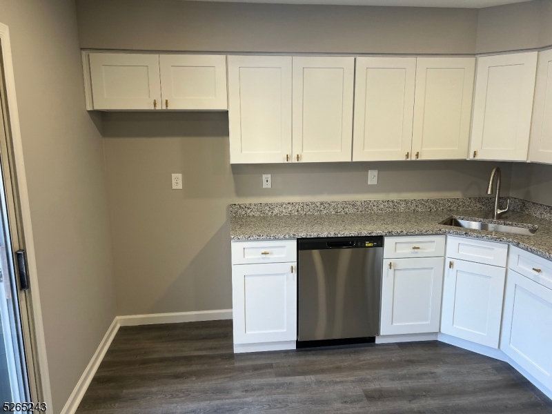 23 Nottingham Way Somerset, NJ 08873 - Photo 5 of 13