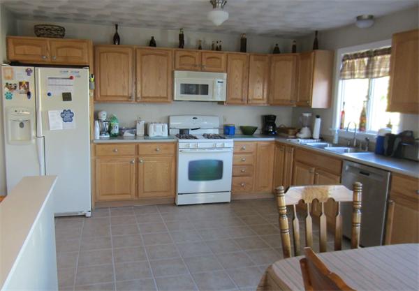 27 Roma Street Bristol, RI 02809 - Photo 4 of 13