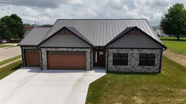 $389,900 | 203 Crestwood Drive, Willard, OH 44890