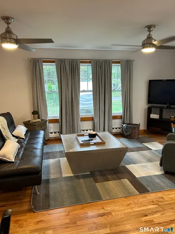 $2,000 | 28 Sugar Street, Unit B, Newtown, CT 06470