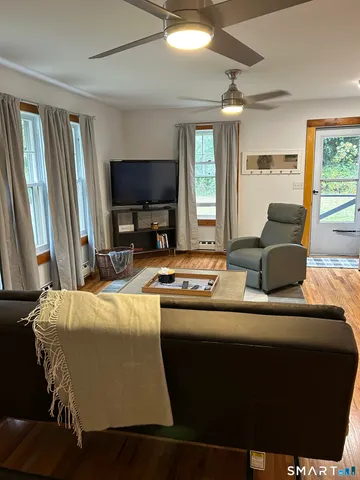 $2,000 | 28 Sugar Street, Unit B, Newtown, CT 06470