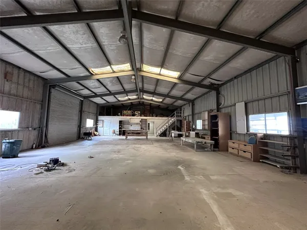 $2,000 | 1204 County Road 408, El Campo, TX 77437