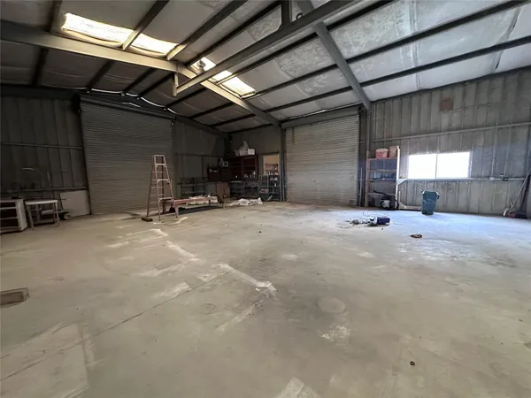$2,000 | 1204 County Road 408, El Campo, TX 77437