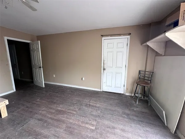 $2,000 | 1204 County Road 408, El Campo, TX 77437