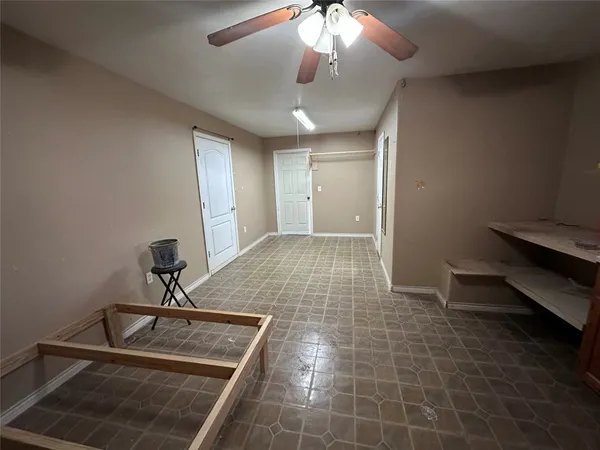 $2,000 | 1204 County Road 408, El Campo, TX 77437
