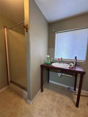$2,000 | 1204 County Road 408, El Campo, TX 77437
