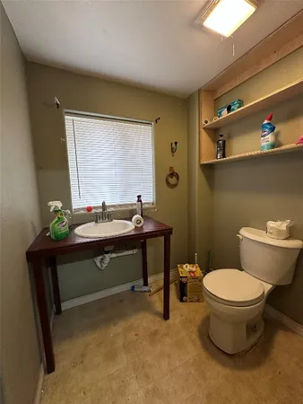 $2,000 | 1204 County Road 408, El Campo, TX 77437