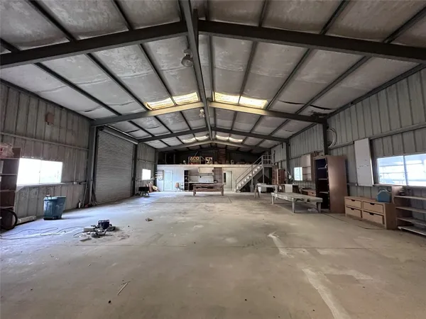 $2,000 | 1204 County Road 408, El Campo, TX 77437