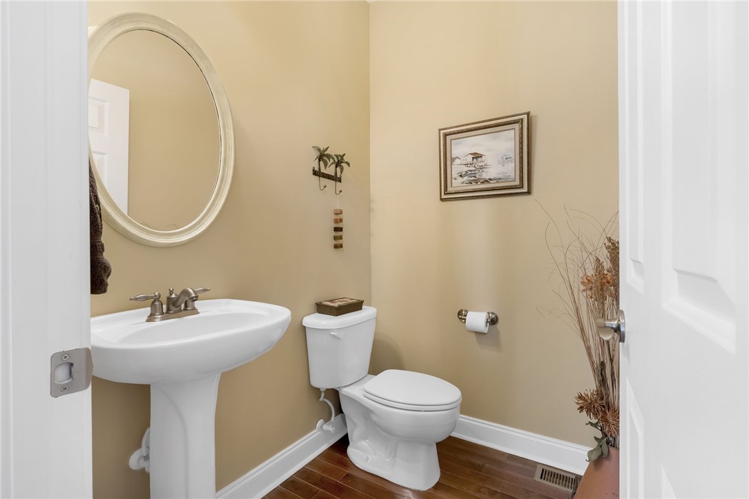 35 Port Tack Road Salem, SC 29676 - Photo 13 of 44 Convenient half bath off of the front hall