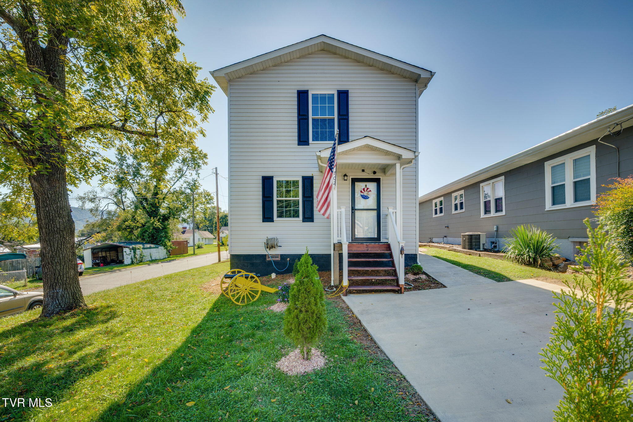 702 Riverside Avenue Kingsport, TN 37660 - Photo 2 of 30 001
