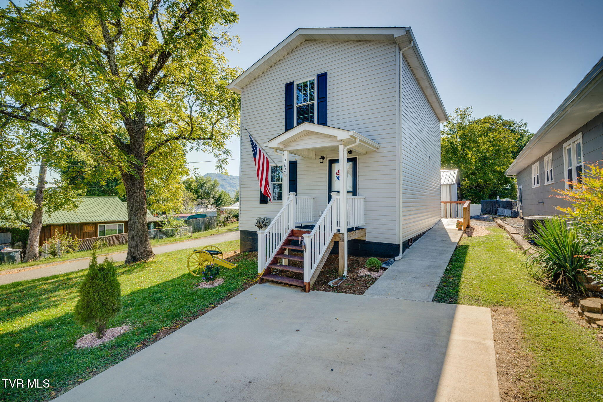 702 Riverside Avenue Kingsport, TN 37660 - Photo 3 of 30 002