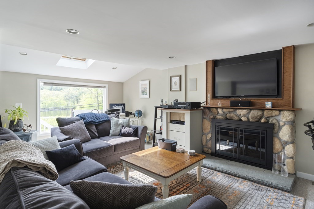 29 Riveredge Road North Billerica, MA 01862 - Photo 3 of 19 Gallery Image 3