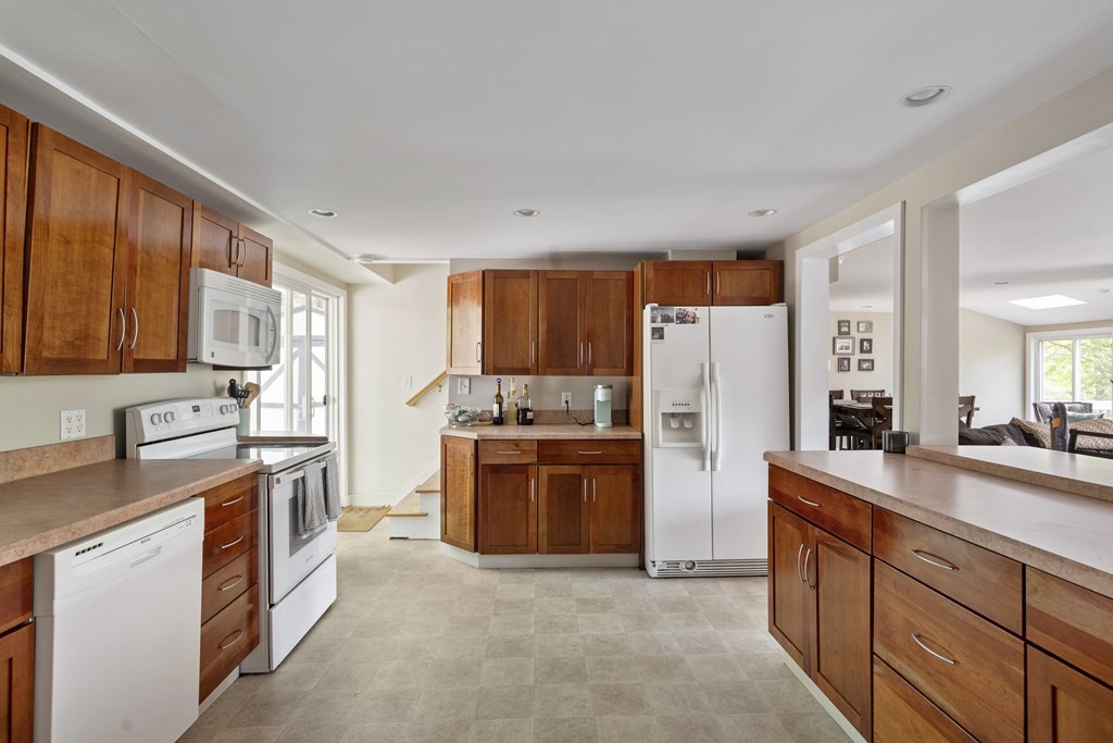 29 Riveredge Road North Billerica, MA 01862 - Photo 5 of 19 Gallery Image 5