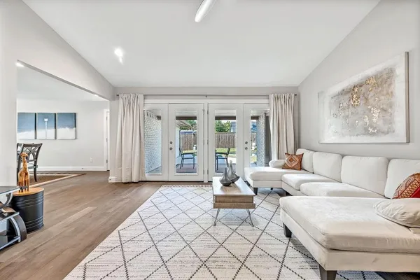 $3,995 | 3151 Kinkaid Drive, Dallas, TX 75220