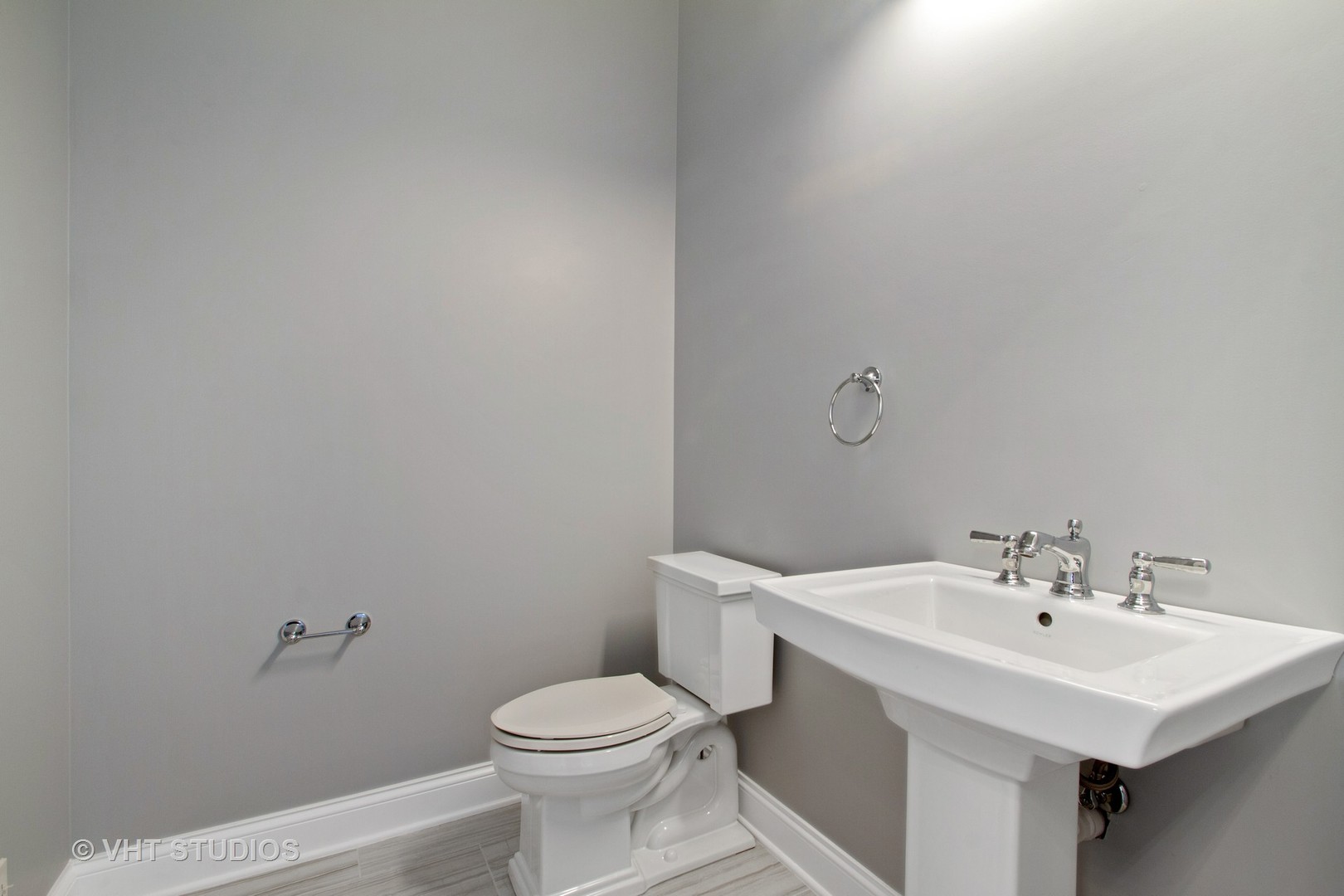 2800 Central Road Glenview, IL 60025 - Photo 21 of 31 a bathroom with a sink a toilet and mirror