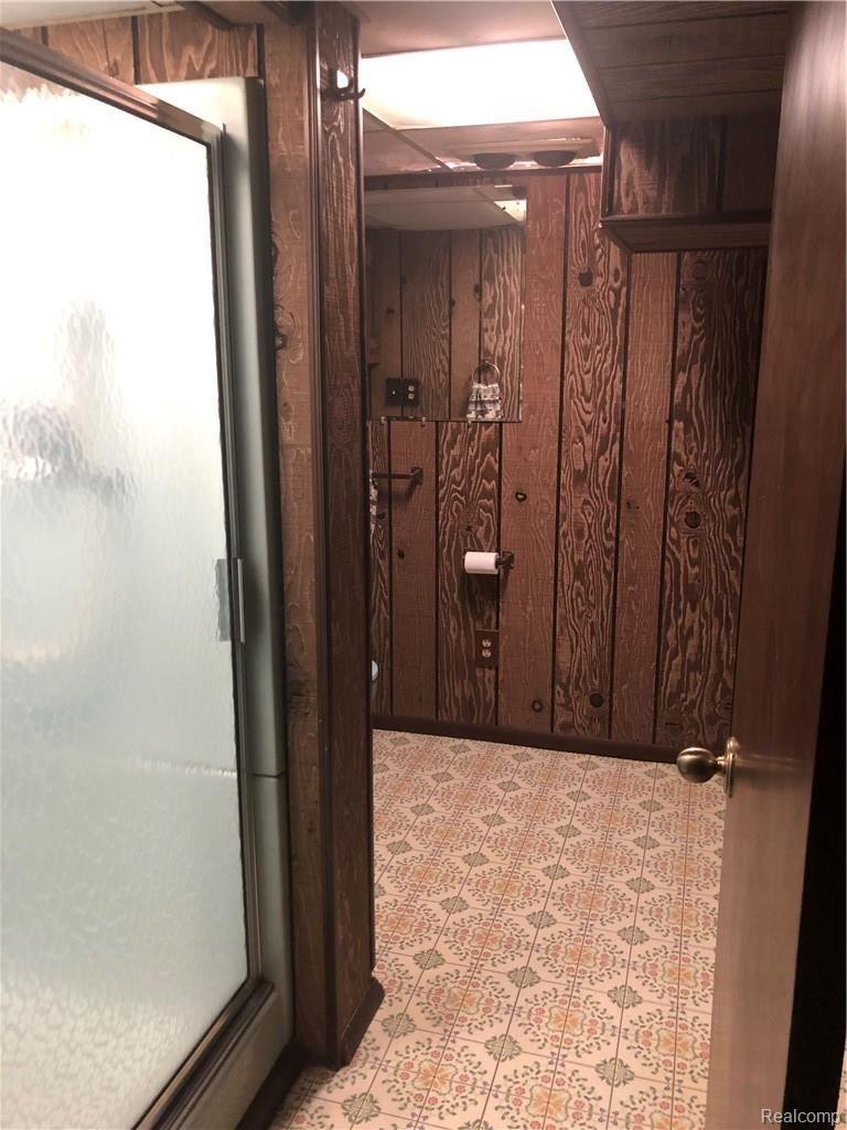 2055 Common Road Warren, MI 48092 - Photo 19 of 21 F4E36A3E-53E5-4793-81E9-C354BA0F8C5C.jpeg