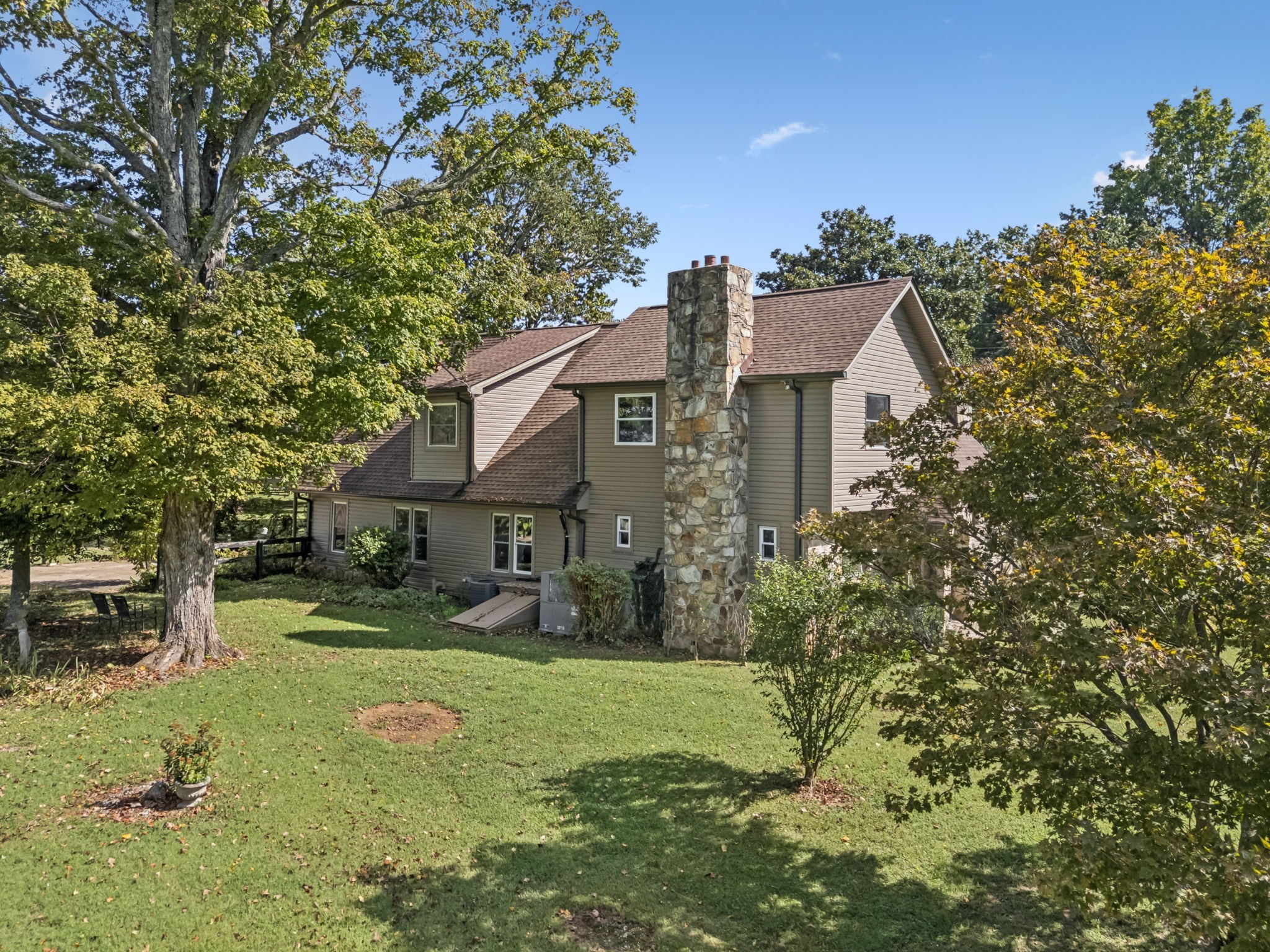 701 Hafner Road Charlotte, TN 37036 - Photo 4 of 52 a front view of a house with garden