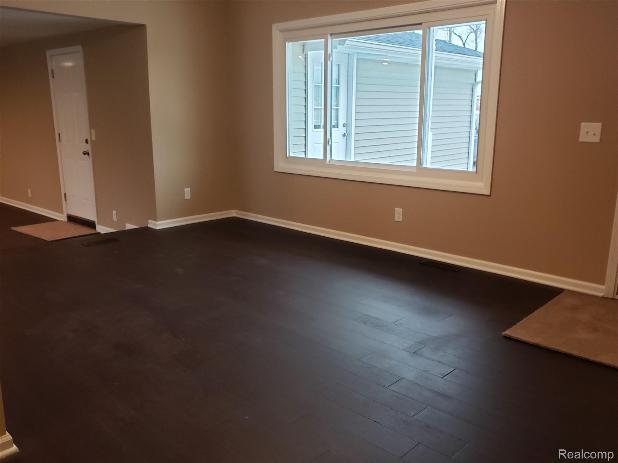 4849 Lippincott Road Lapeer, MI 48446 - Photo 11 of 28 Front Room.jpg