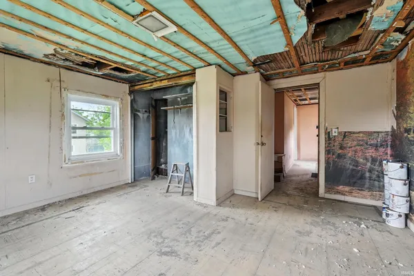 $190,000 | 4565 East Station Road, Roanoke, IN 46783