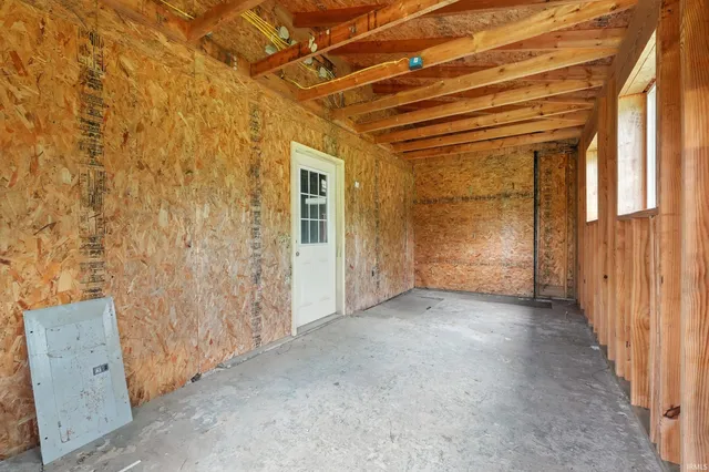 $190,000 | 4565 East Station Road, Roanoke, IN 46783