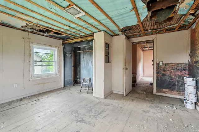 $190,000 | 4565 East Station Road, Roanoke, IN 46783