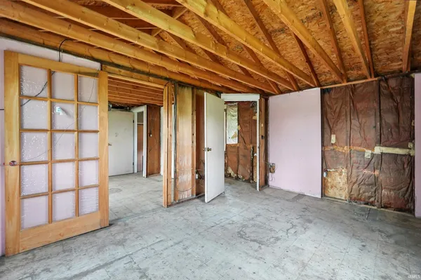$190,000 | 4565 East Station Road, Roanoke, IN 46783