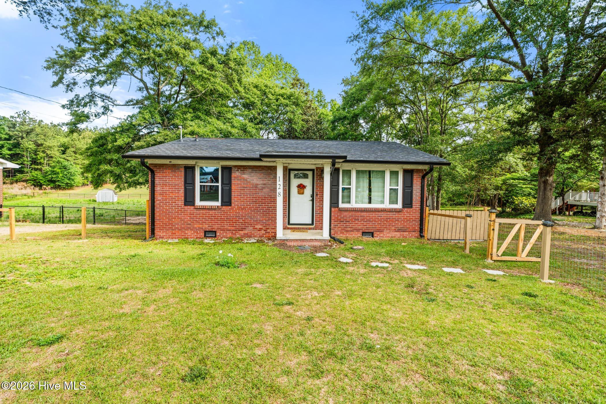 128 Parker Street Rockingham, NC 28379 - Photo 3 of 26 A7403464