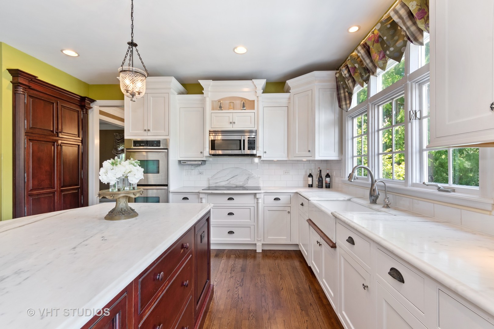 604 Chesapeake Road St. Charles, IL 60175 - Photo 2 of 21