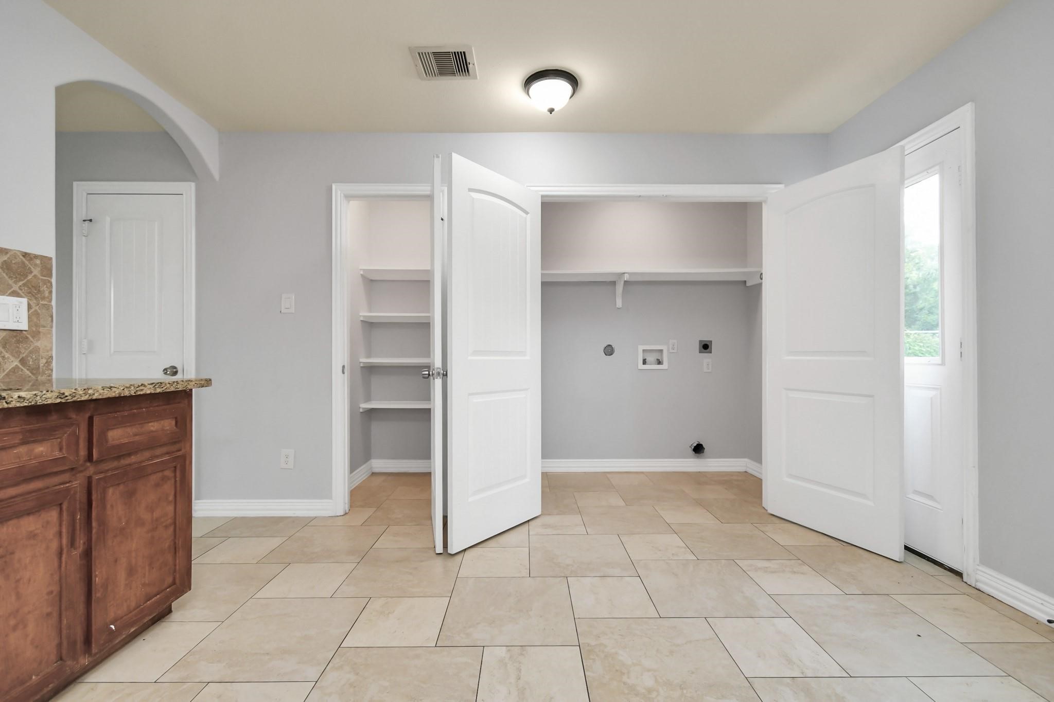 10022 Raymondville Road, Unit B Houston, TX 77093 - Photo 18 of 30 Gallery Image 18