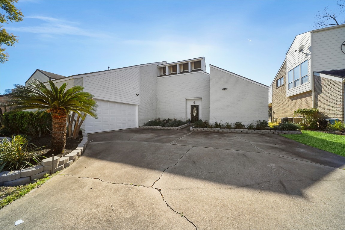 14607 Muirfield Lane Houston, TX 77095 - Photo 2 of 33 a view of a garage