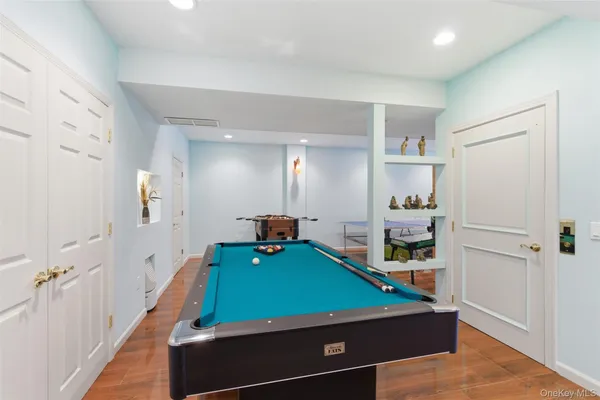 $2,835,000 | 50 Holiday Pond Road, Jericho, NY 11753