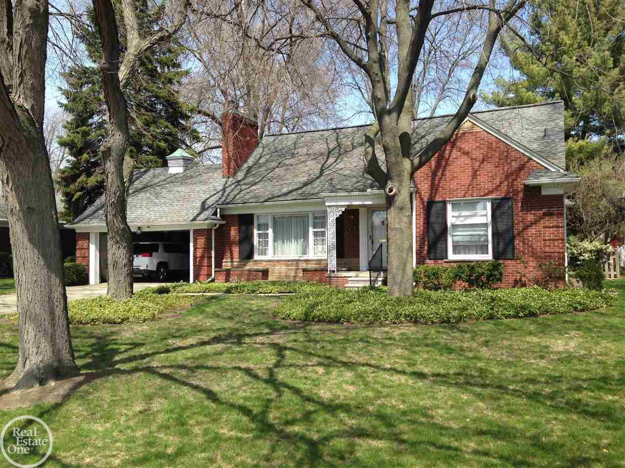 576 Shoreham Road Grosse Pointe Woods, MI 48236 - Photo 1 of 2