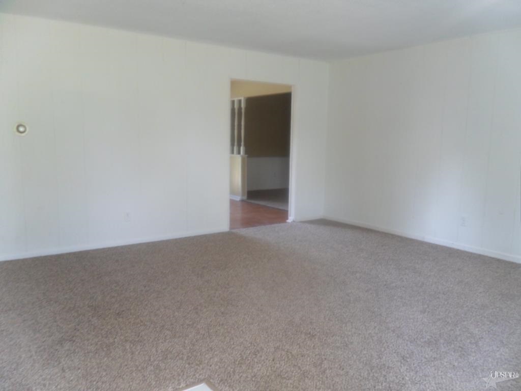 2529 Ridgeway Drive Fort Wayne, IN 46816 - Photo 3 of 10