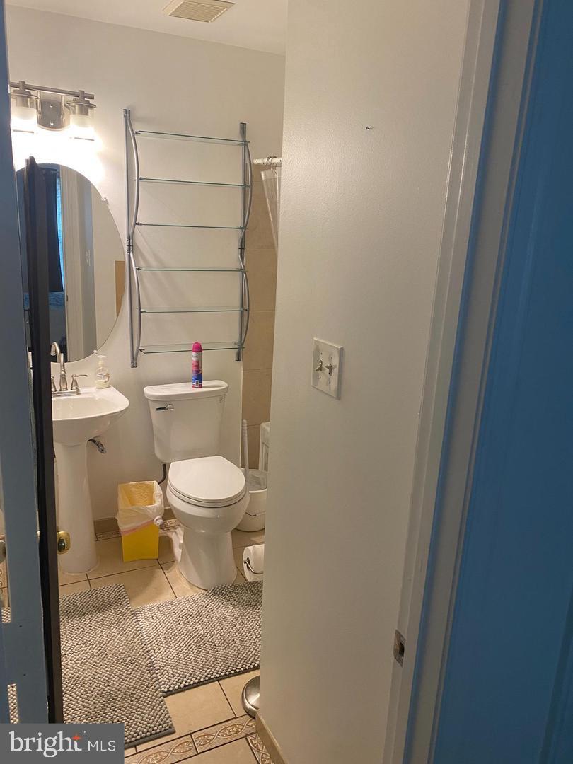 22985 Fleet Terrace Sterling, VA 20166 - Photo 6 of 14 a bathroom with a toilet and a shower