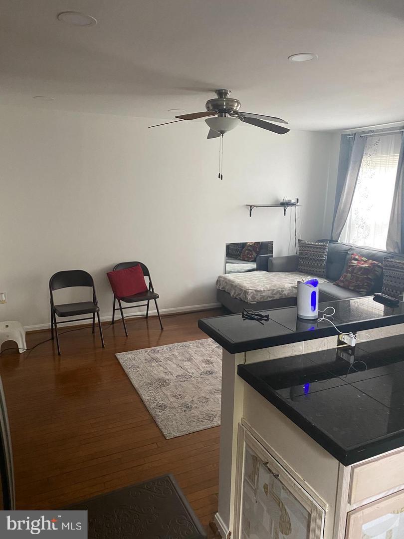 22985 Fleet Terrace Sterling, VA 20166 - Photo 8 of 14 a living room with furniture