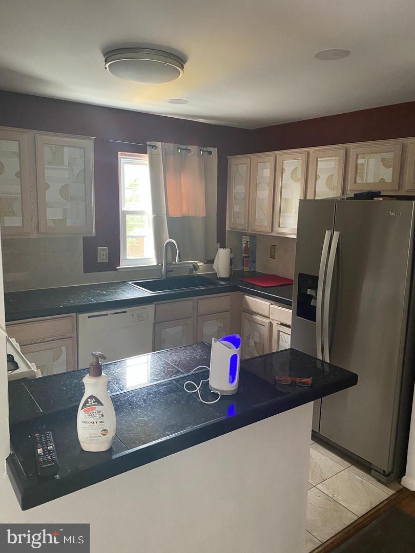 22985 Fleet Terrace Sterling, VA 20166 - Photo 10 of 14 a kitchen with a refrigerator a stove and a sink
