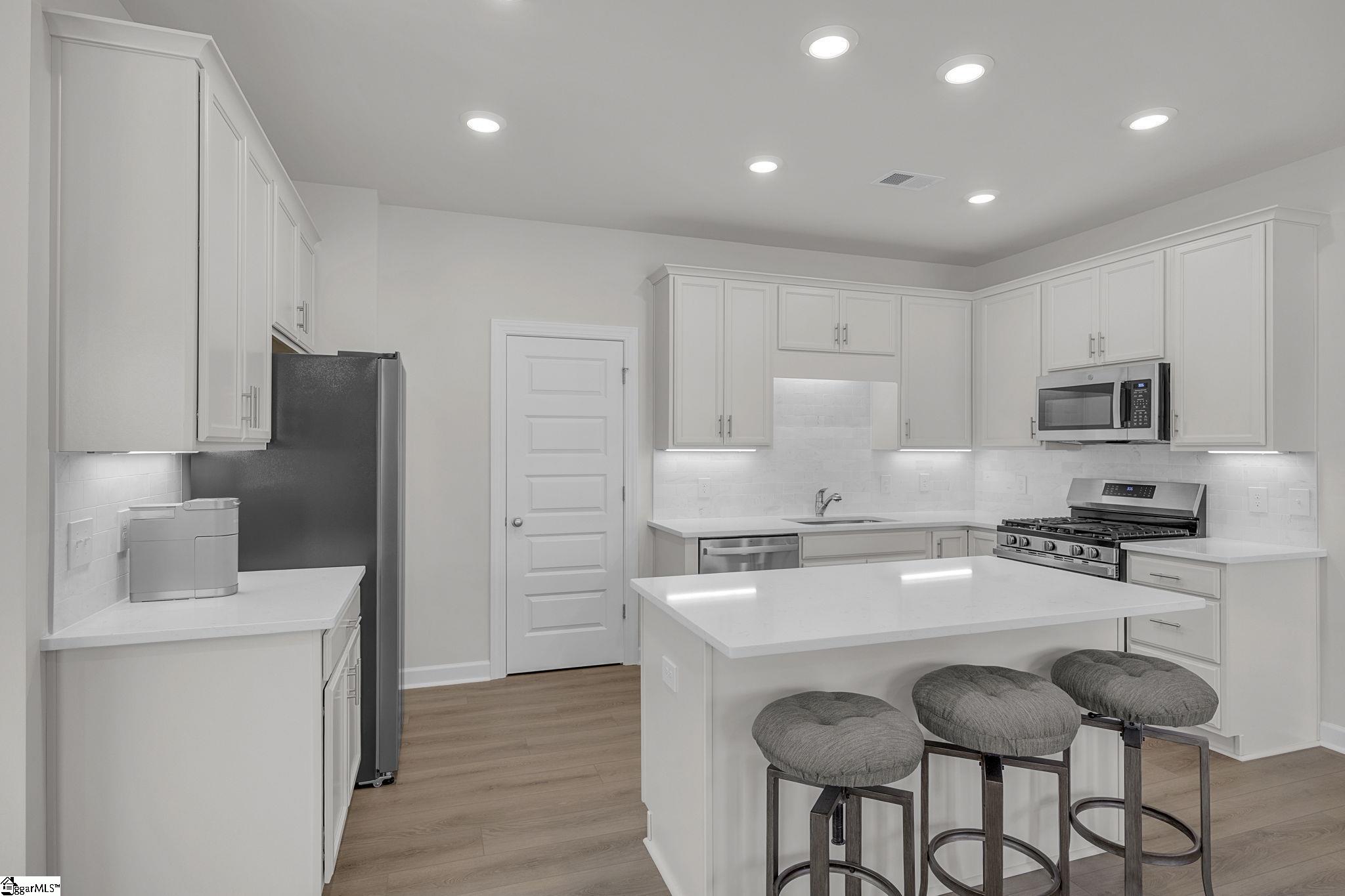 227 Crimson Tree Court Greenville, SC 29607 - Photo 6 of 40