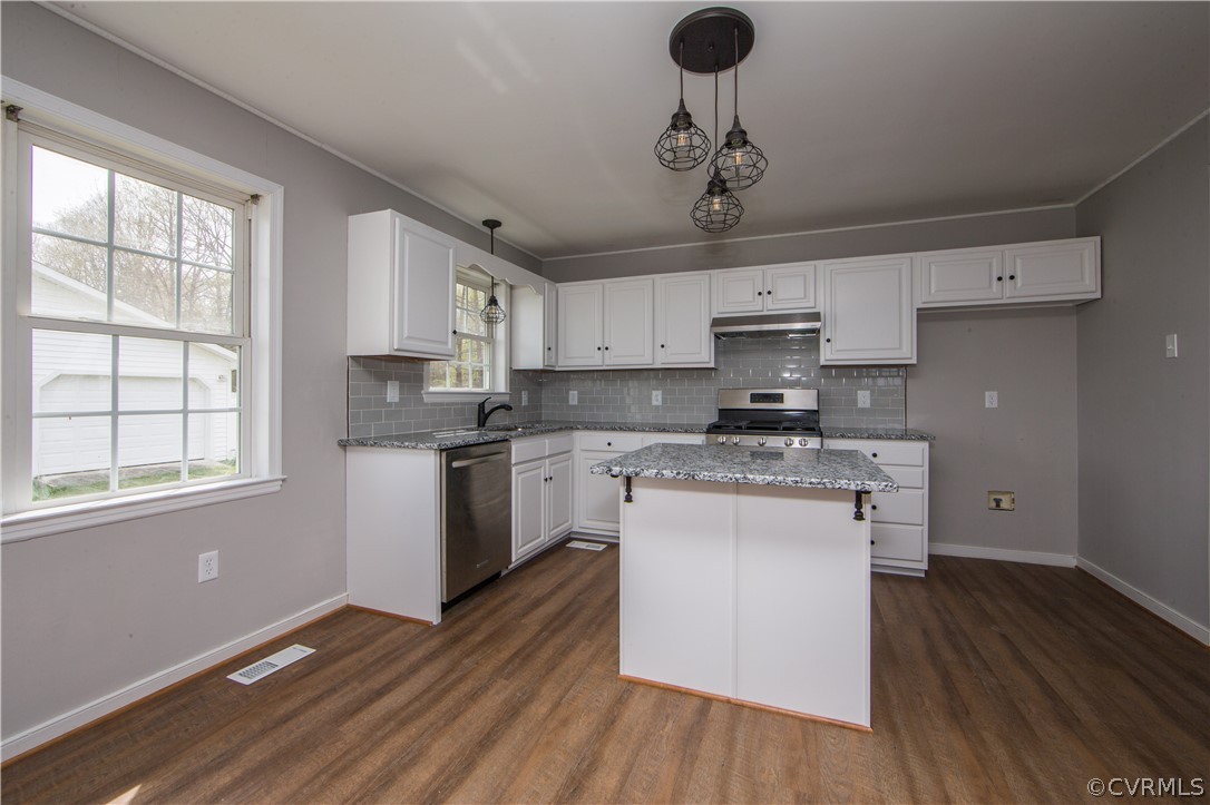 372 Davenport Road Cumberland, VA 23040 - Photo 11 of 36 Kitchen with new granite, backsplash, fixtures and