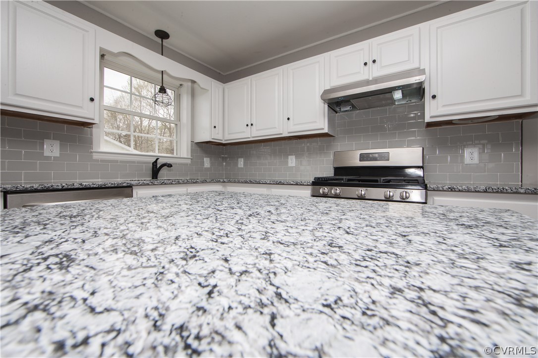 372 Davenport Road Cumberland, VA 23040 - Photo 12 of 36 Kitchen with new granite, backsplash, fixtures and