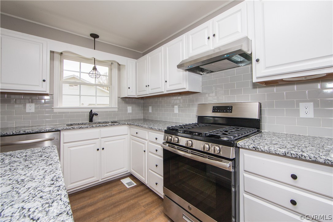 372 Davenport Road Cumberland, VA 23040 - Photo 13 of 36 Kitchen with new granite, backsplash, fixtures and
