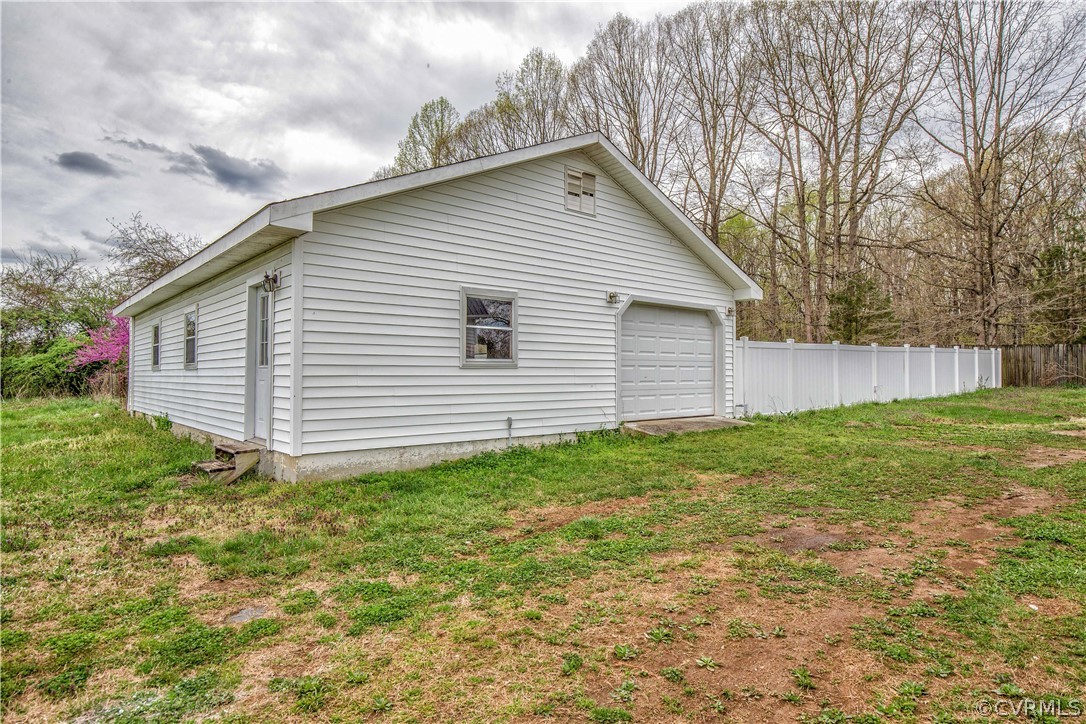 372 Davenport Road Cumberland, VA 23040 - Photo 3 of 36 Welcome home to 372 Davenport Road!