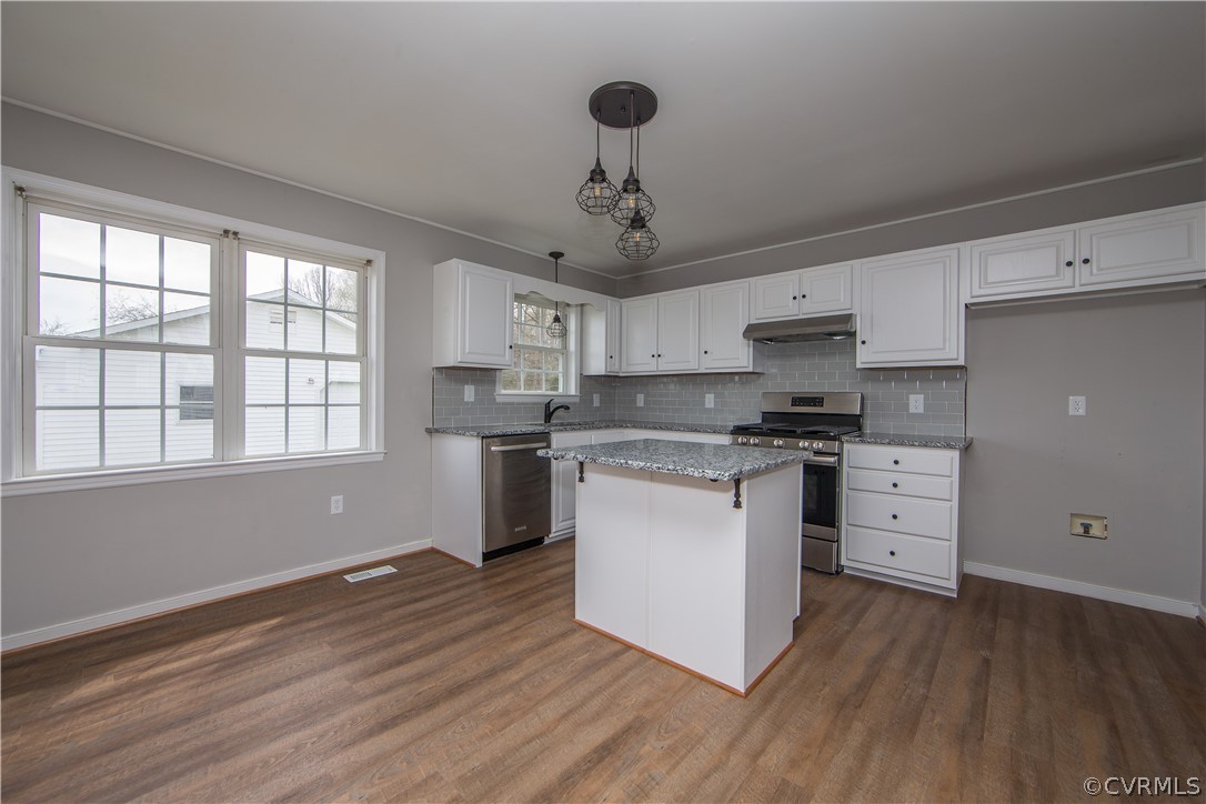 372 Davenport Road Cumberland, VA 23040 - Photo 8 of 36 Kitchen with new granite, backsplash, fixtures and