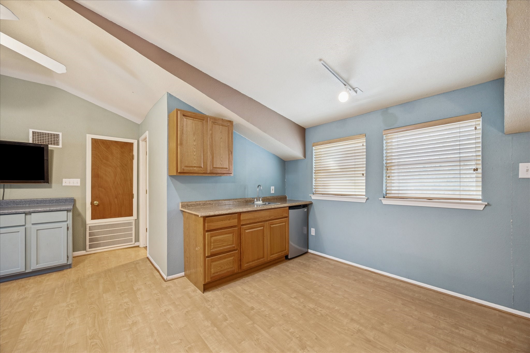 640 Piney Creek Road Bellville, TX 77418 - Photo 21 of 31 Another view of the bonus space with a bar area/kitchenette.