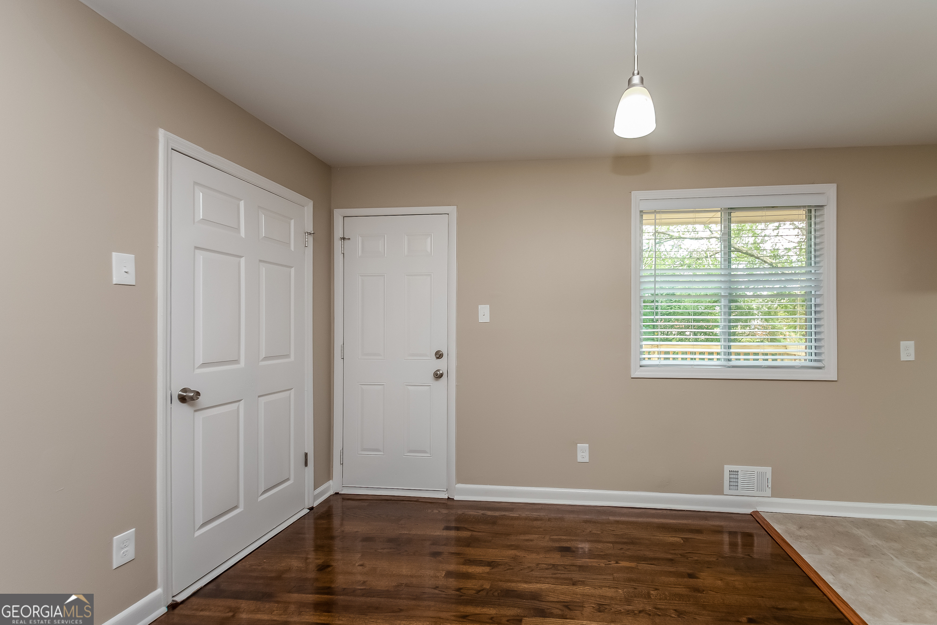 742 King Road Jonesboro, GA 30236 - Photo 3 of 15