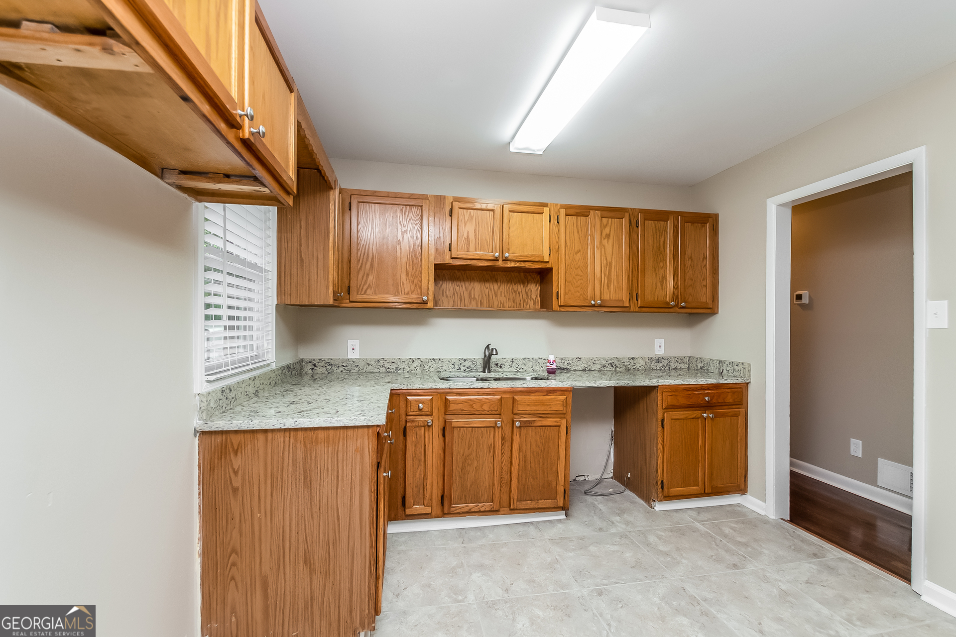 742 King Road Jonesboro, GA 30236 - Photo 5 of 15