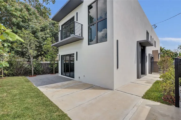 $7,500 | 2421 Southwest 16th Terrace, Miami, FL 33145