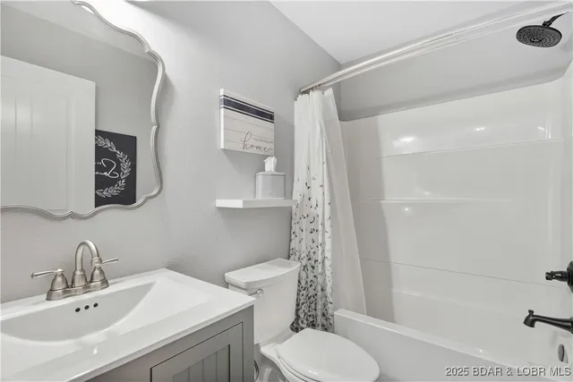 $429,000 | 36 Country Lane, Eldon, MO 65026