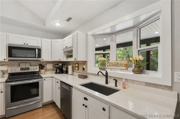 $395,000 | 36 Country Lane, Eldon, MO 65026