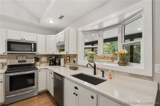 $429,000 | 36 Country Lane, Eldon, MO 65026